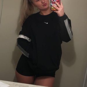 nike sweatshirt
